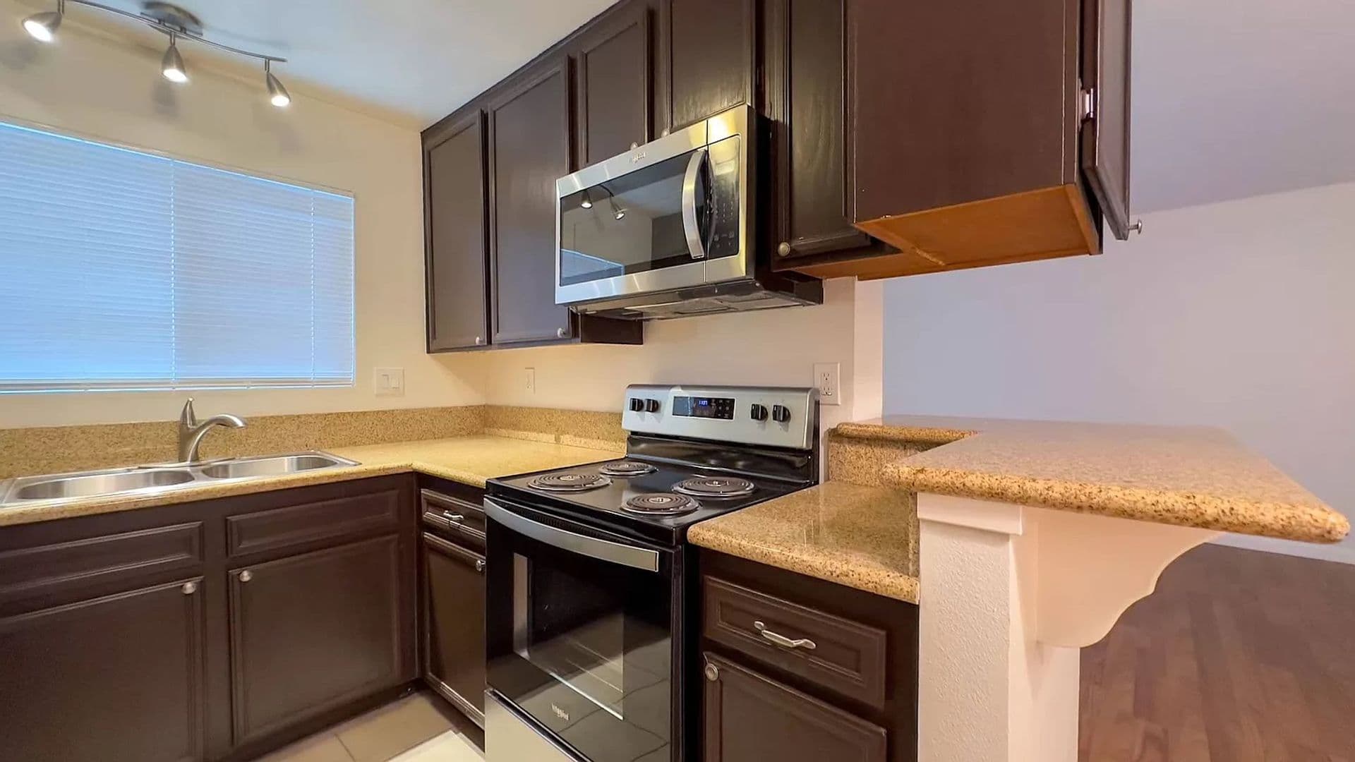 San Diego Apartment: 4170 Texas St - 03