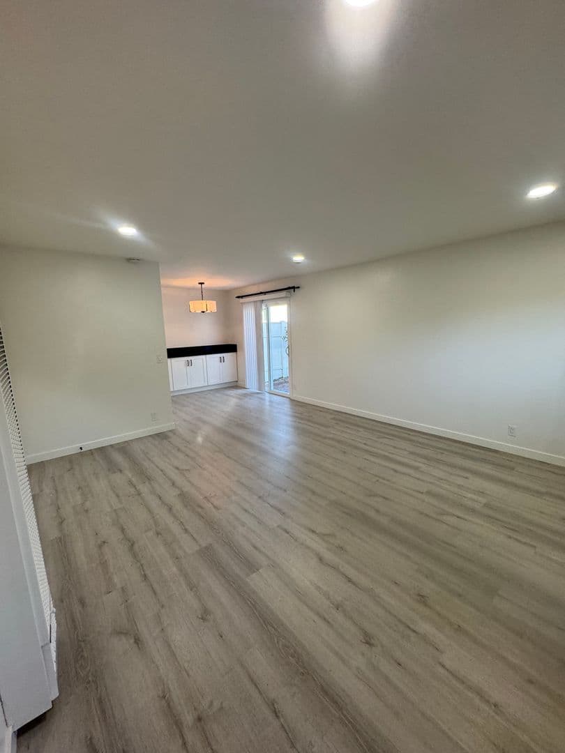Huntington Beach Apartment: 7681 Ellis Ave