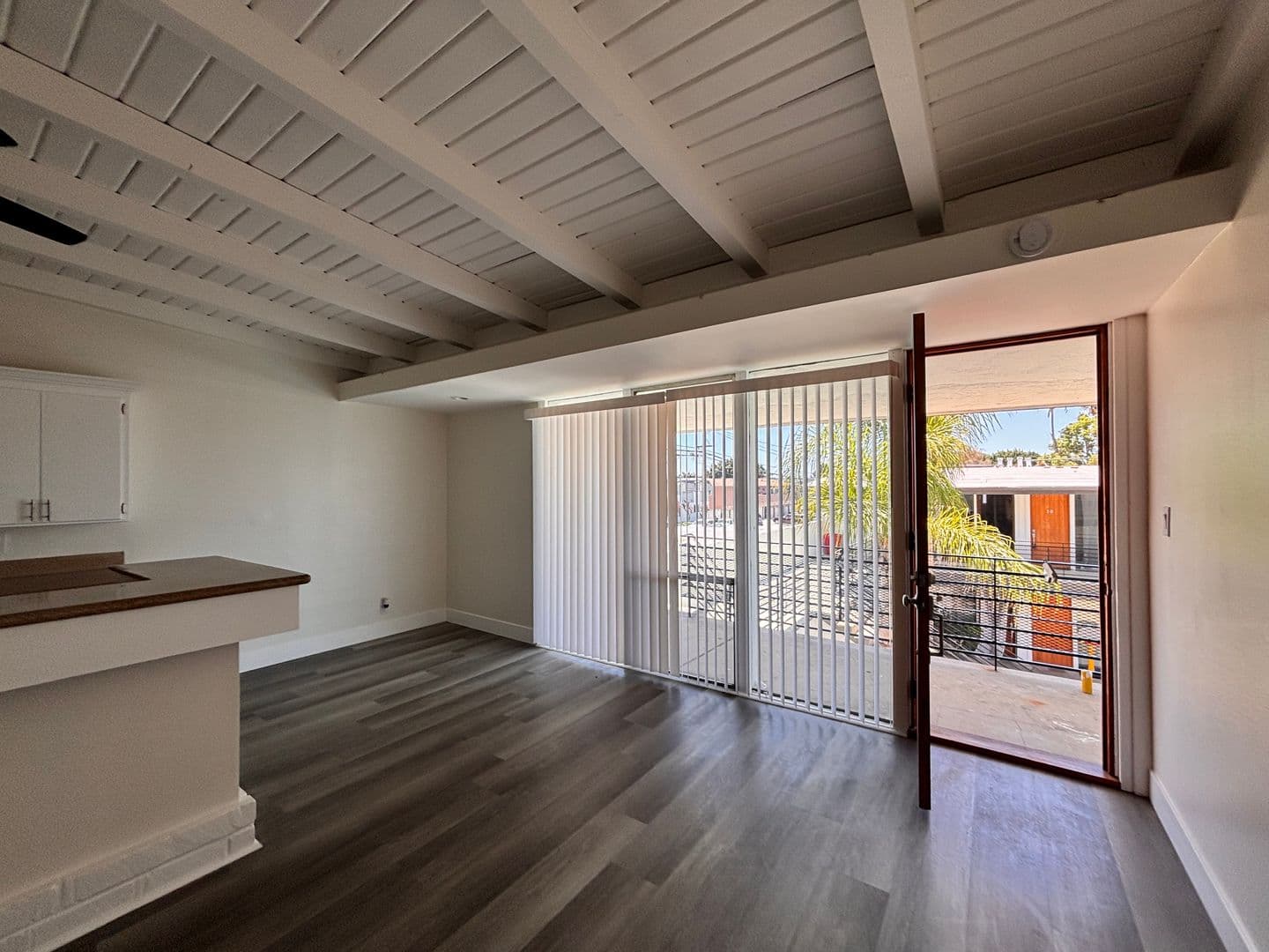 Long Beach Apartment: 1750 Redondo Ave