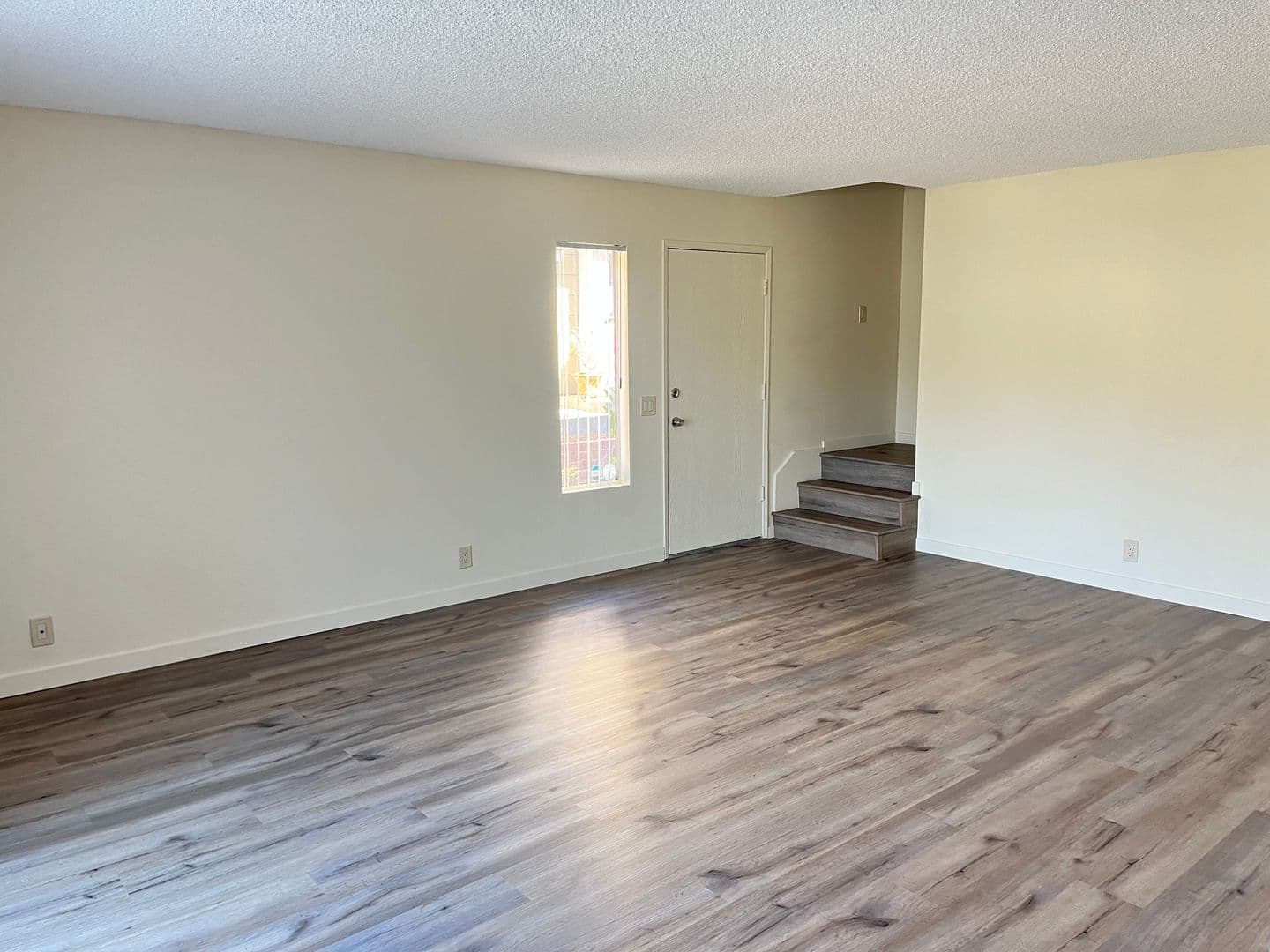 San Diego House: 2358 Adirondack Row #06