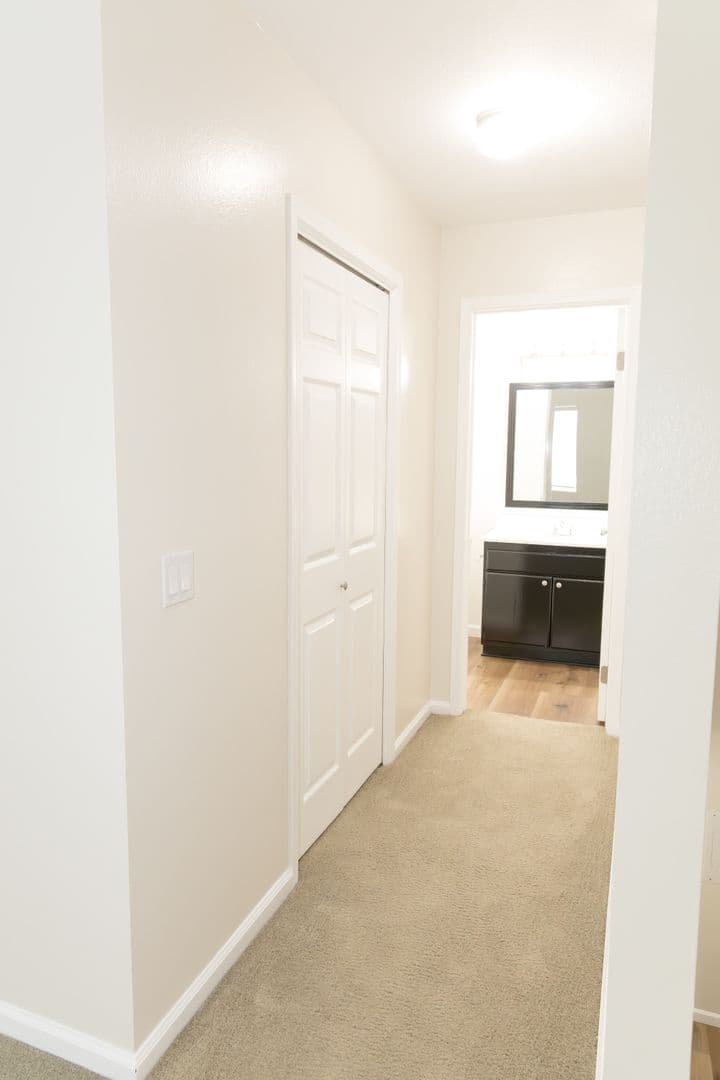 Long Beach Apartment: 3787 E 11th St