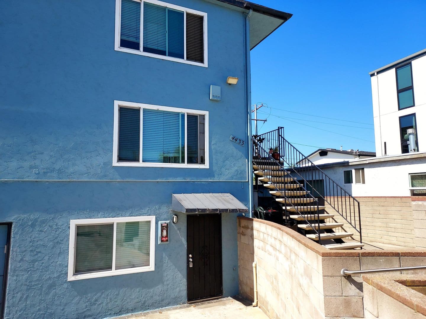San Diego Apartment: 4433 Montalvo St