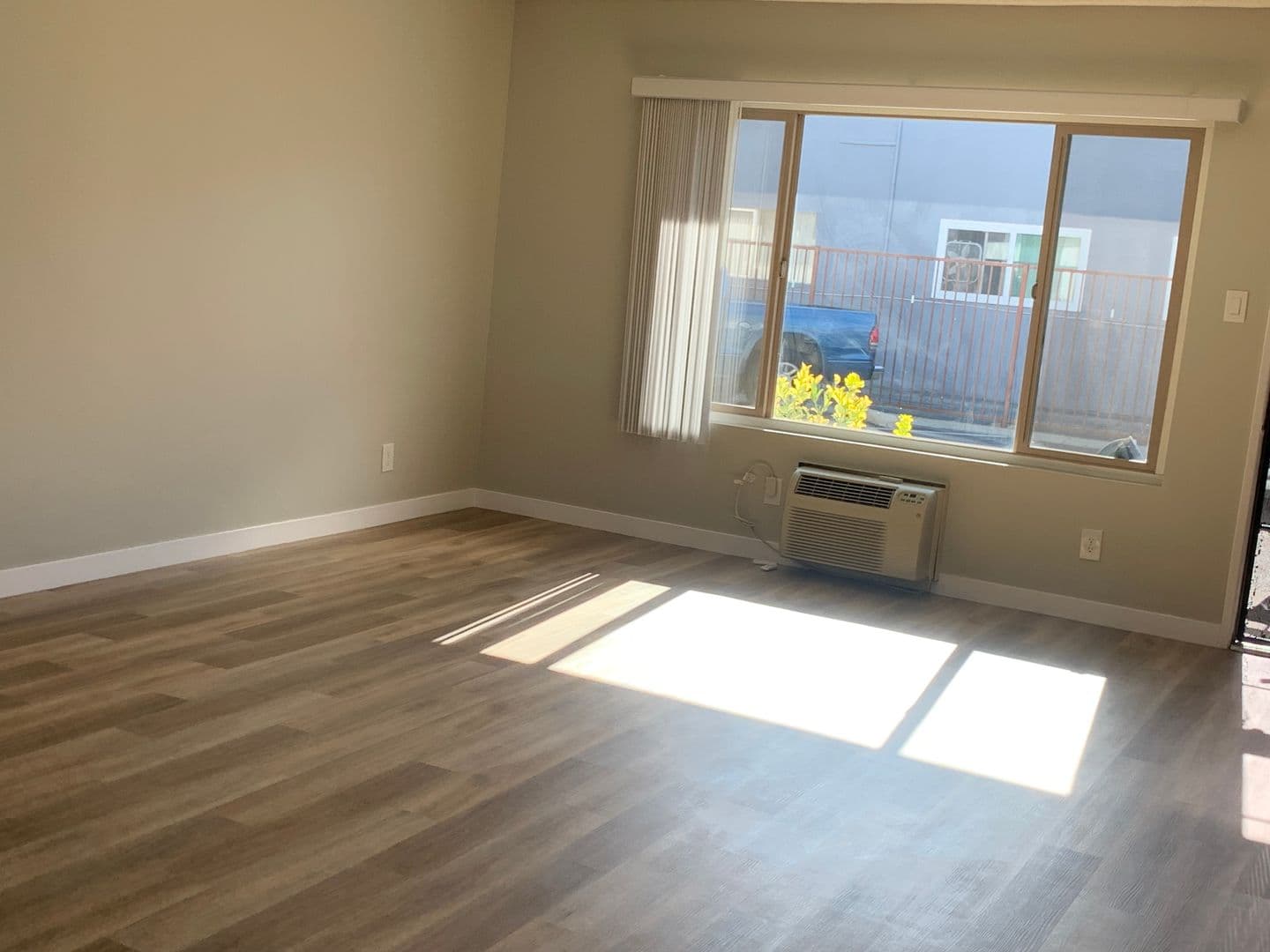Bellflower Apartment: 9559 Flower St
