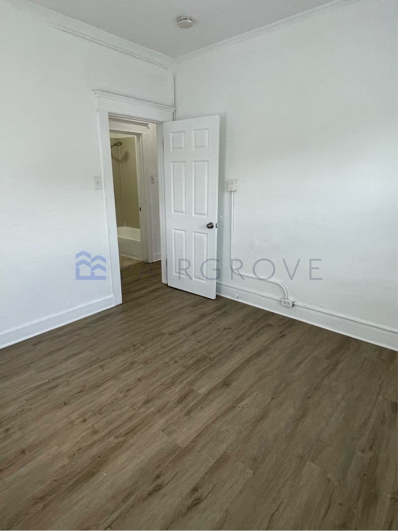 Long Beach Apartment: 920 N Washington Pl