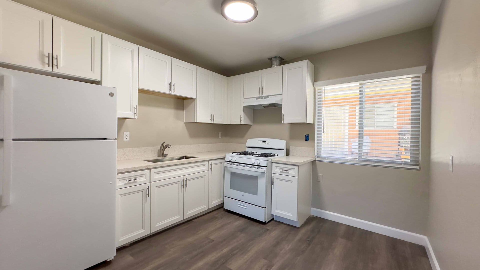 San Diego Apartment: 3969 Ocean View Boulevard