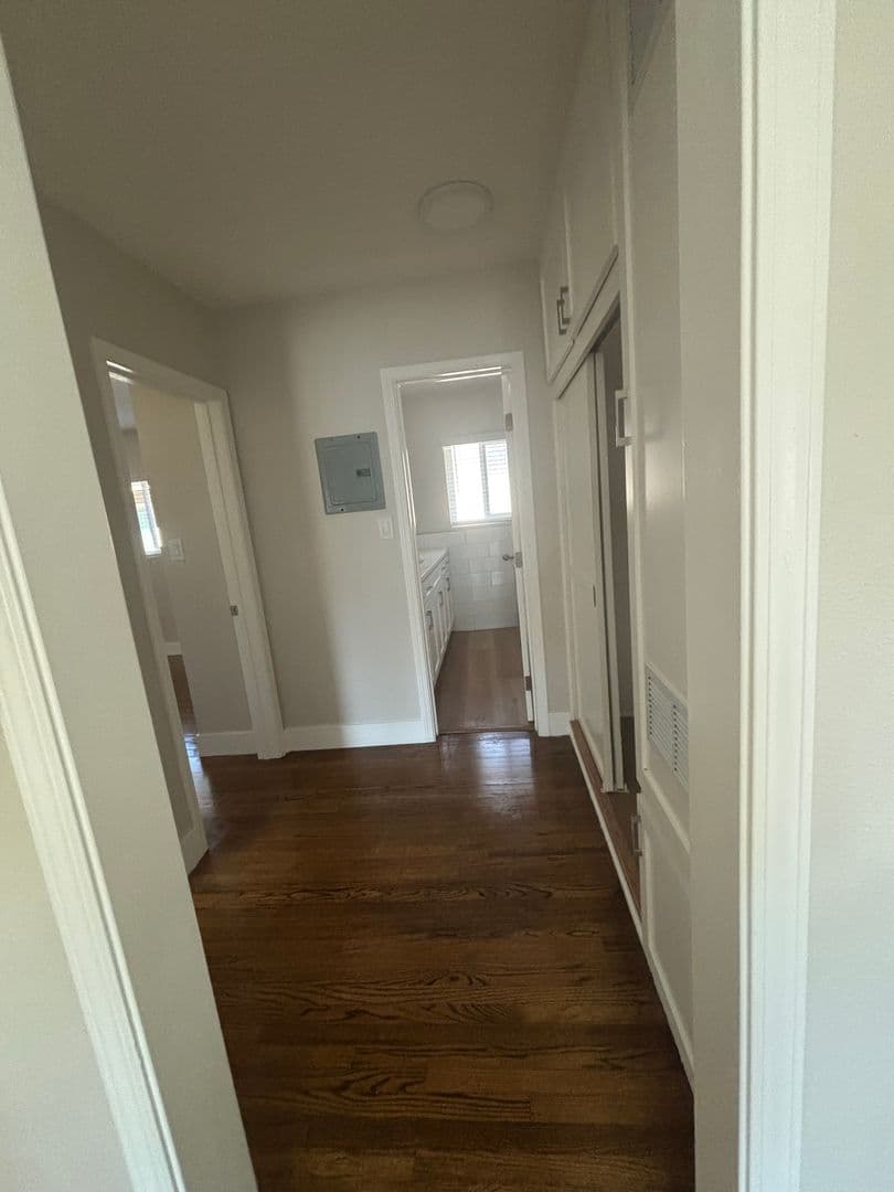 Paramount Apartment: 15921-59 Downey Ave