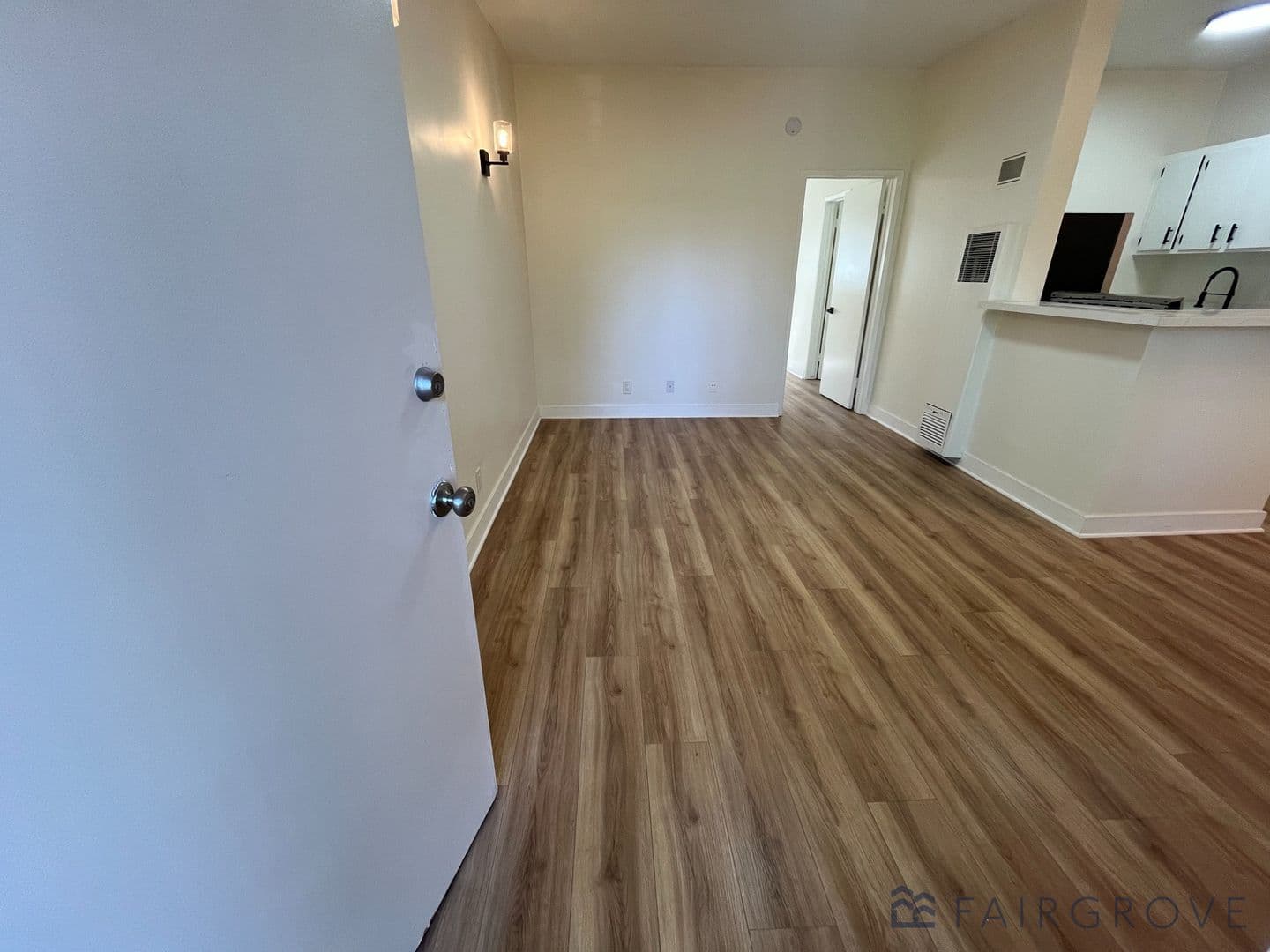 Anaheim Apartment: 937 S Roberts St