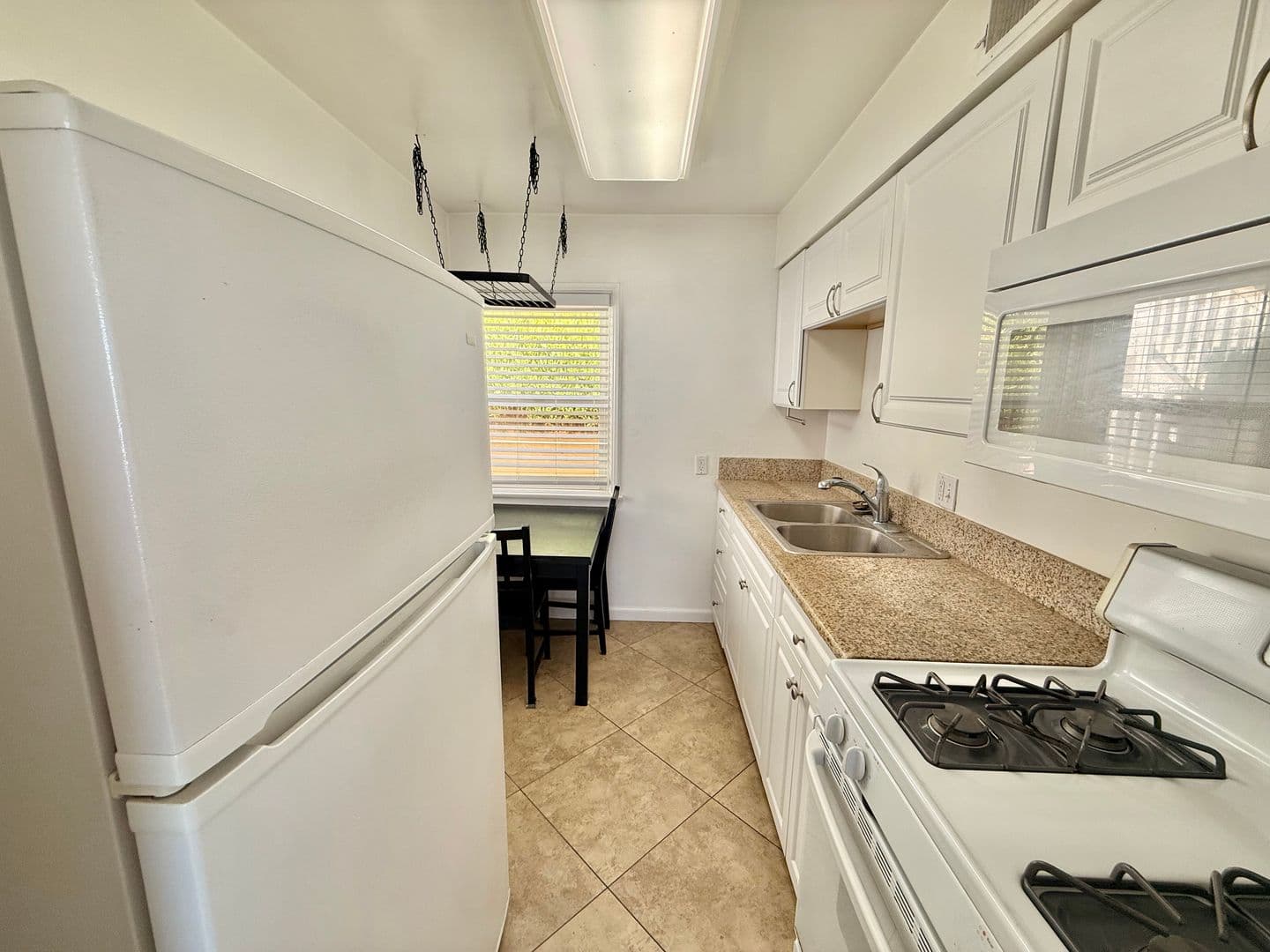 Oceanside Apartment: 302-306 South The Strand