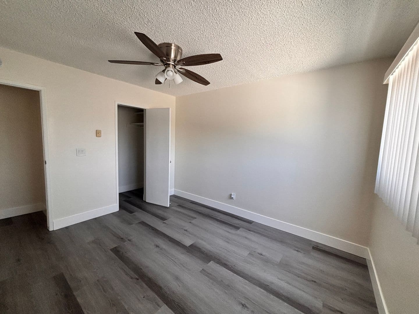 Long Beach Apartment: 1133 Freeman Ave