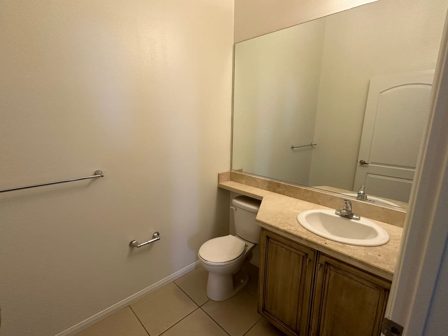Los Angeles Apartment: 689 S Berendo St