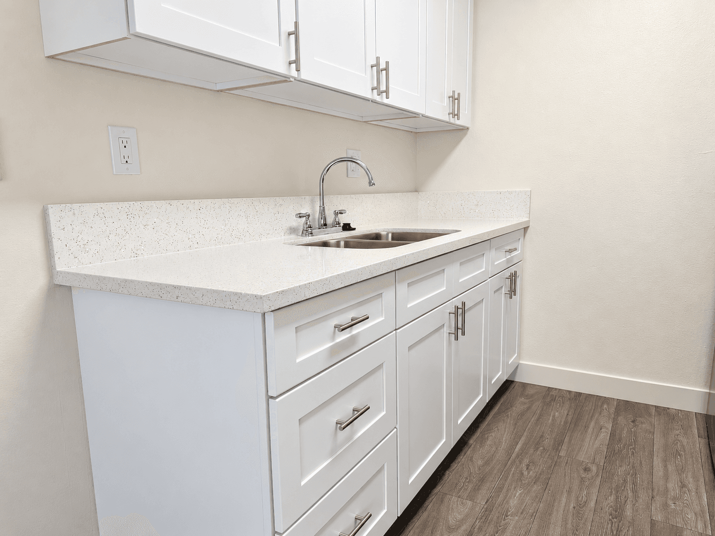 Anaheim Apartment: 145 S Westchester Dr