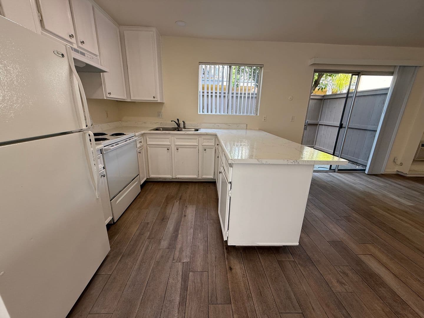 Vista Apartment: 1350 Calle Jules