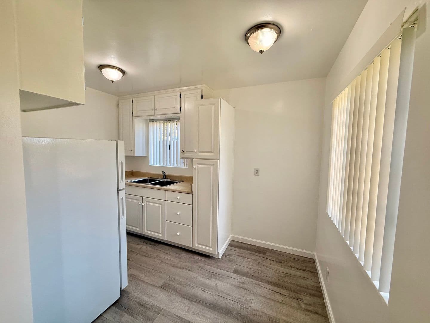 Oceanside Apartment: 419-421 Brooks St