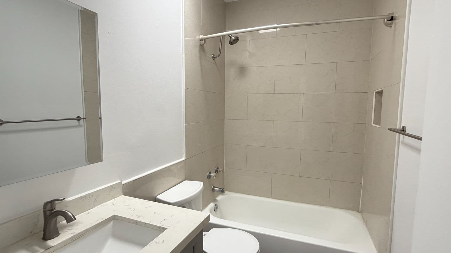 Gardena Apartment: 1481 W 179th St