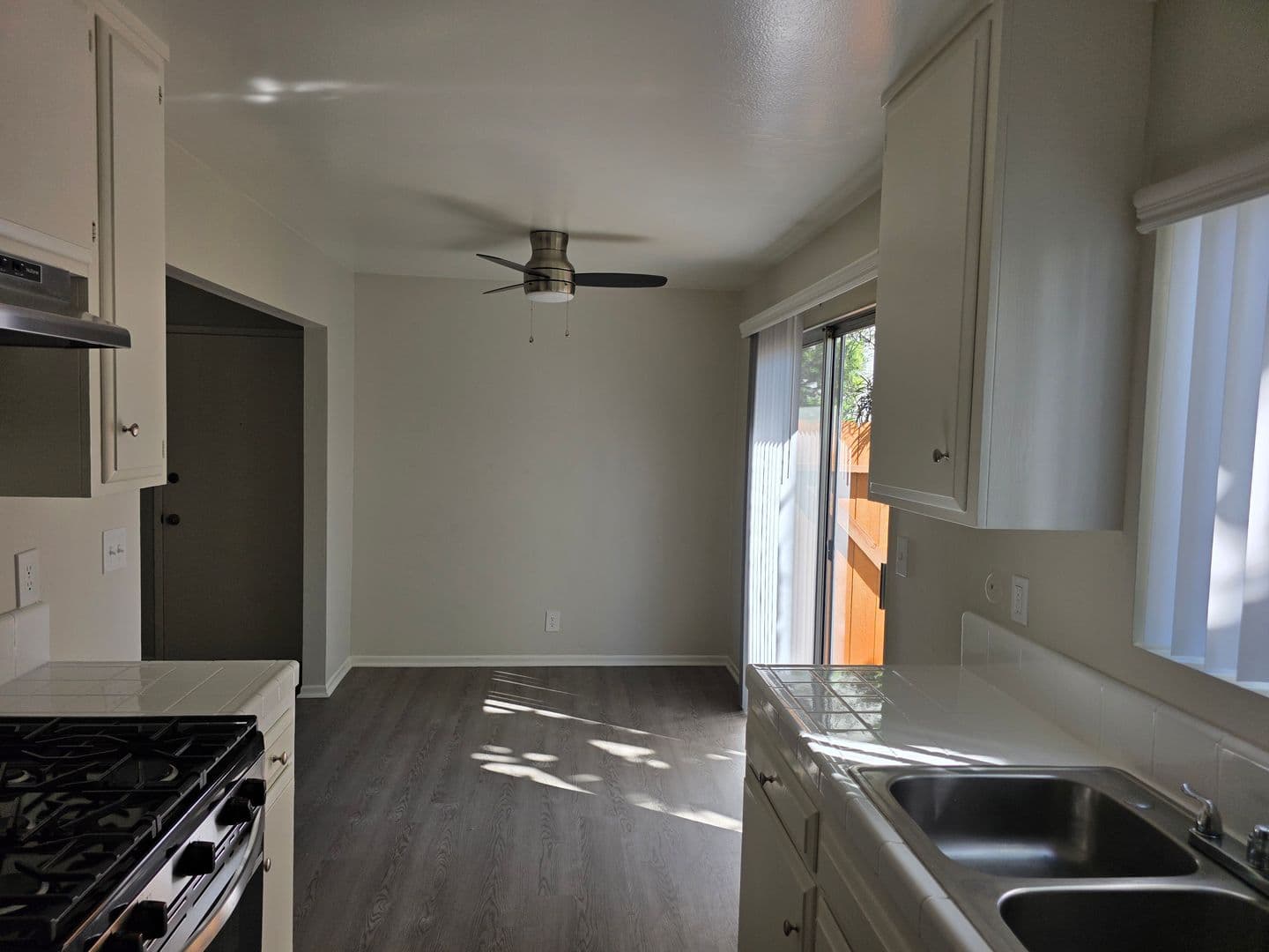 Garden Grove Apartment: 13072 Casa Linda Ln