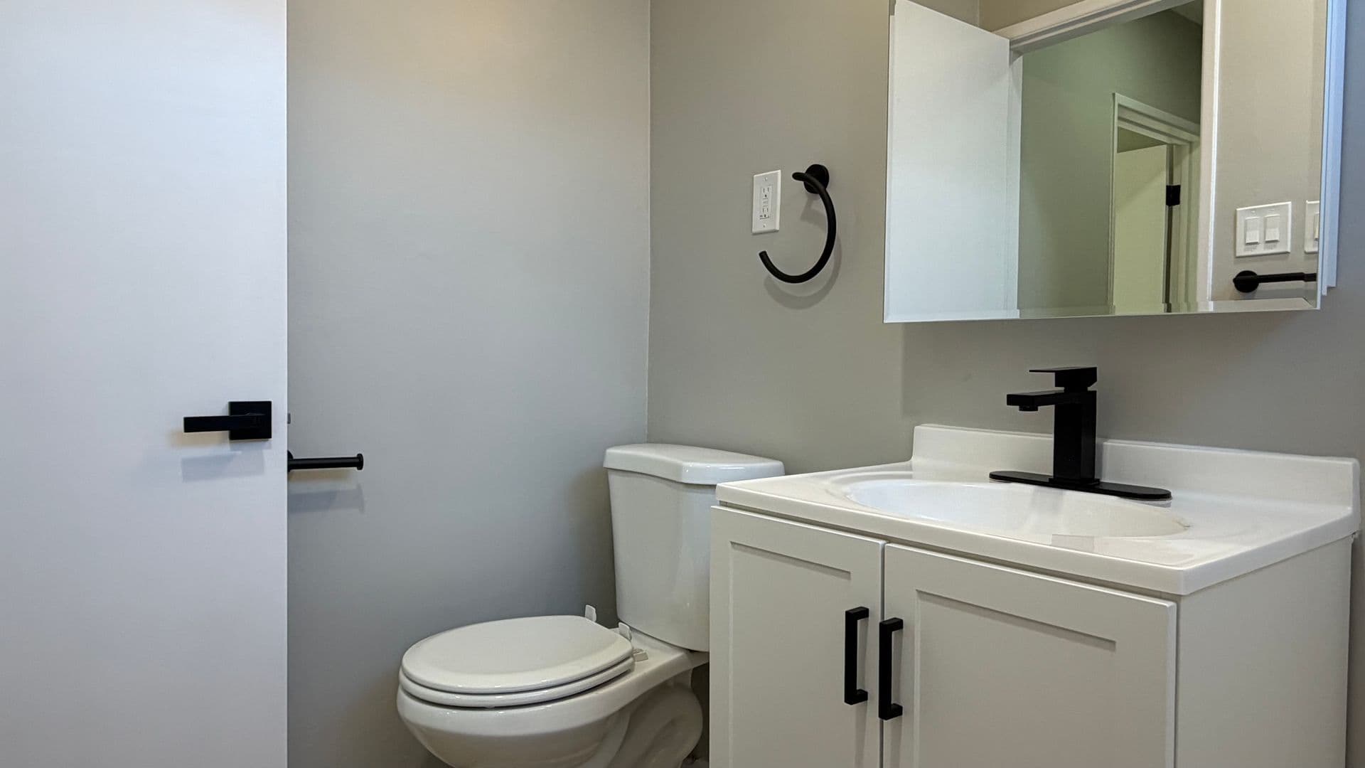 Bellflower Apartment: 9559 Flower St