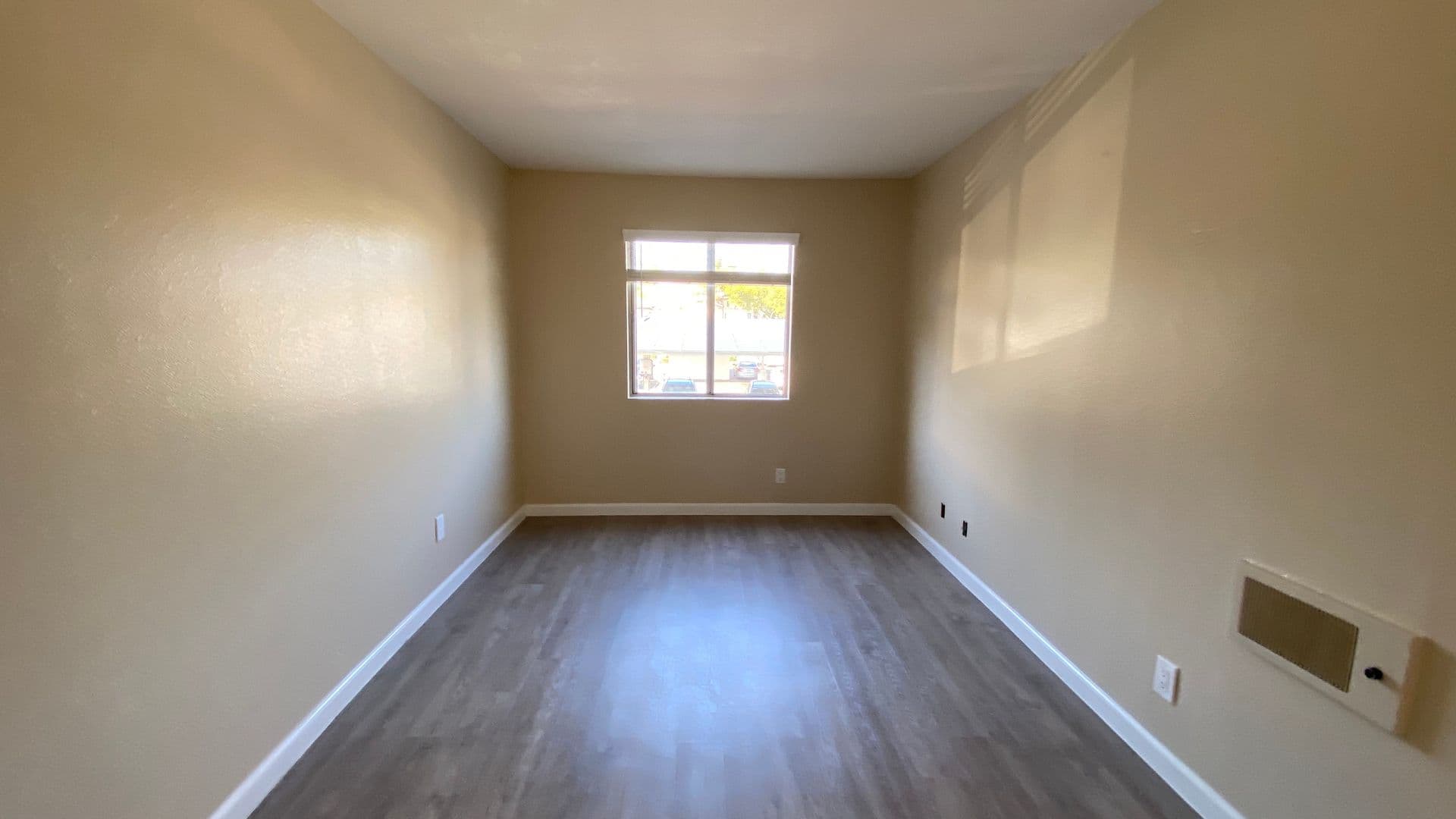 San Diego Apartment: 4960-4970 Auburn Drive