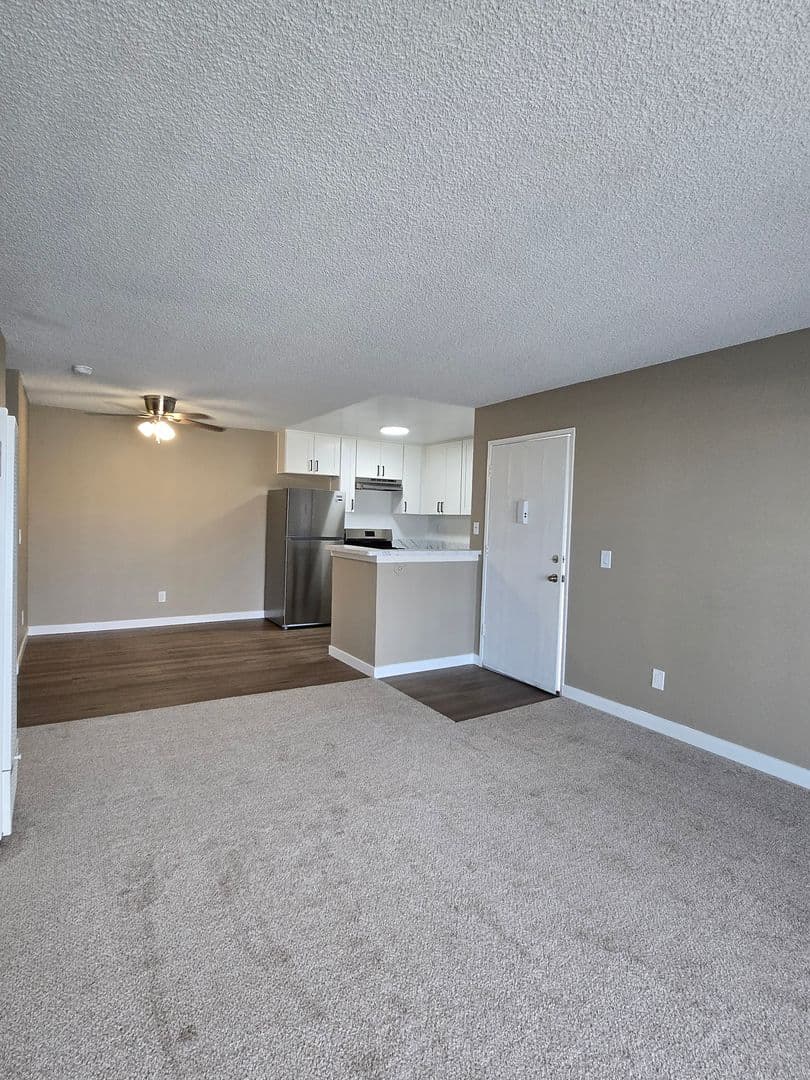 Chula Vista Apartment: 652 Moss St