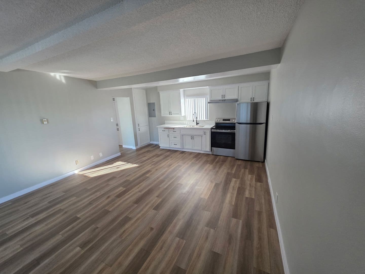 Bellflower Apartment: 9559 Flower St
