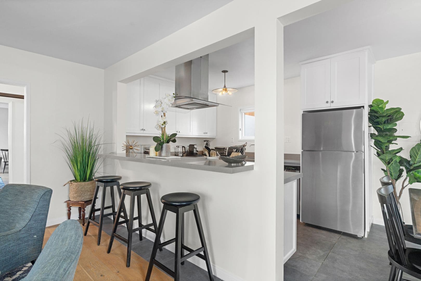 Venice Apartment: 707 - 707 1/2 6th Ave