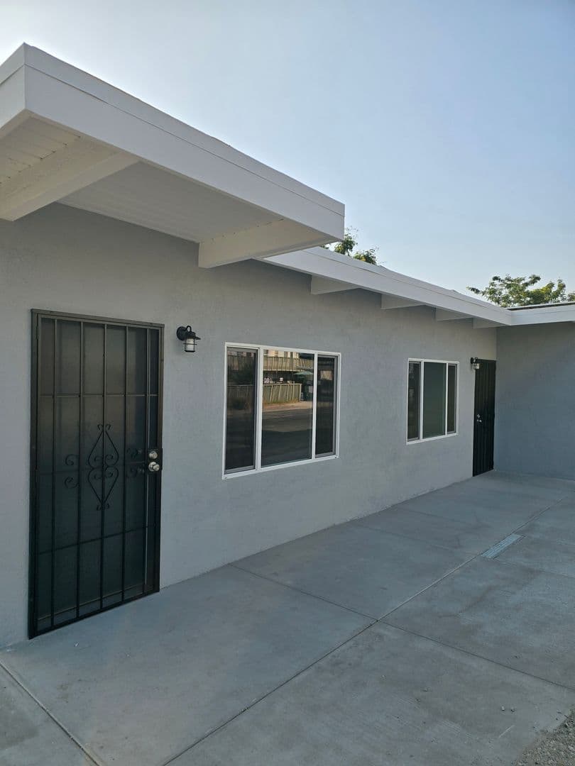 Fullerton Apartment: 1840 W Orangethorpe Ave
