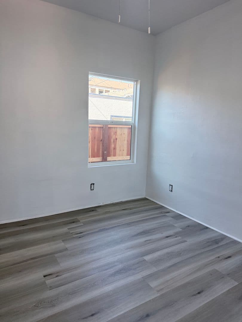 Long Beach Apartment: 721 E 7th Street