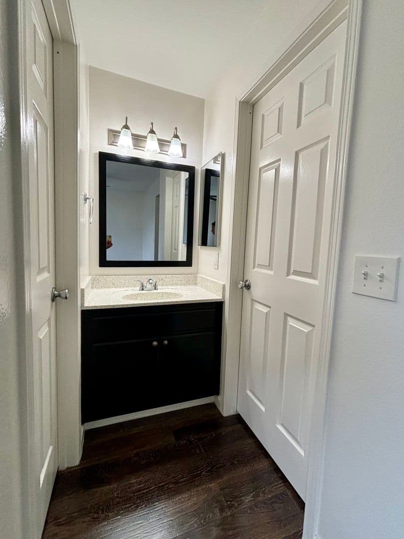 Long Beach Apartment: 3787 E 11th St