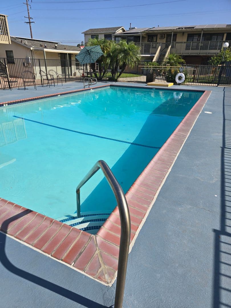 Fullerton Apartment: 1840 W Orangethorpe Ave
