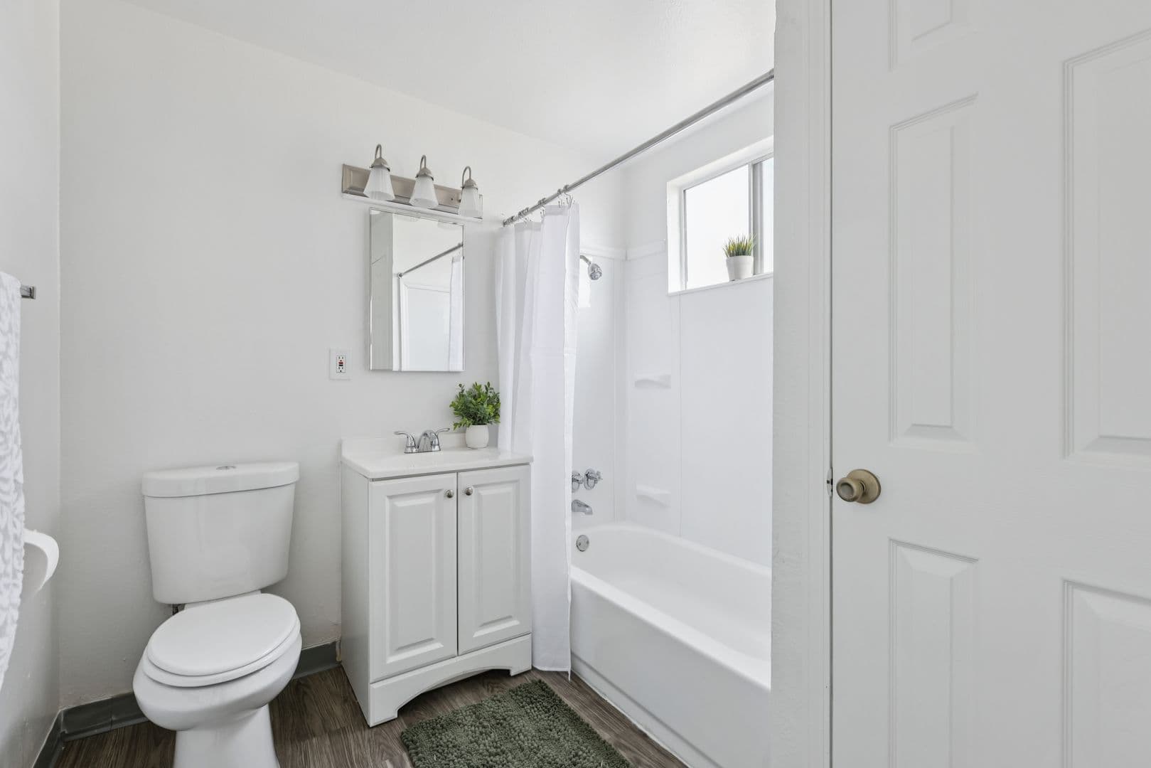 Anaheim Apartment: 145 S Westchester Dr