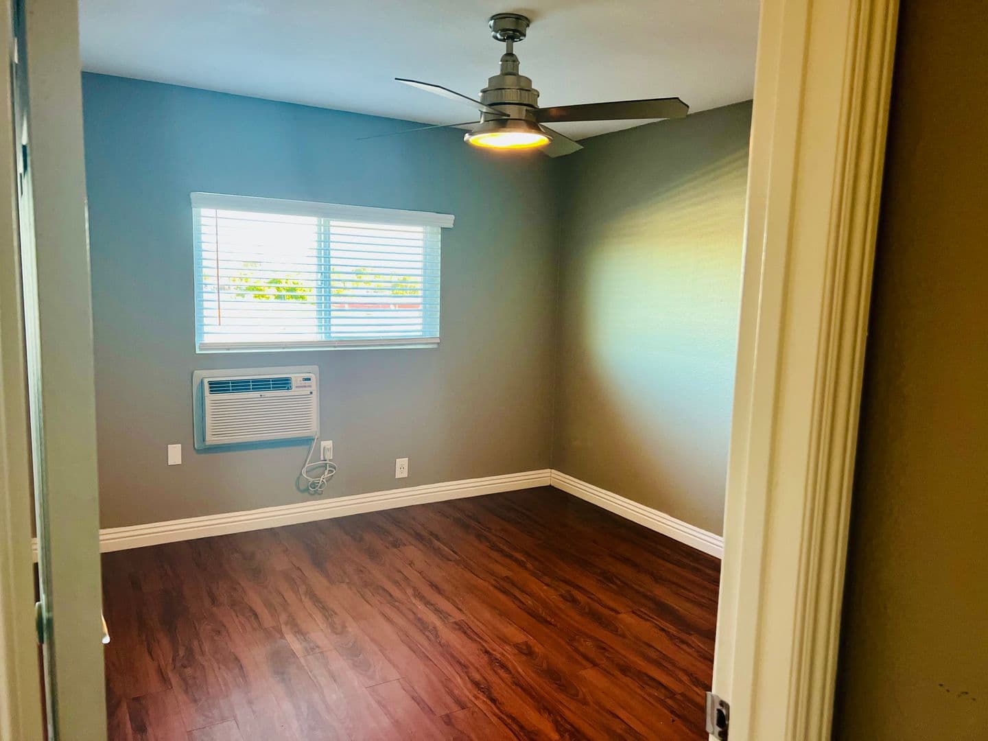 Vista Apartment: 415 Plymouth Dr