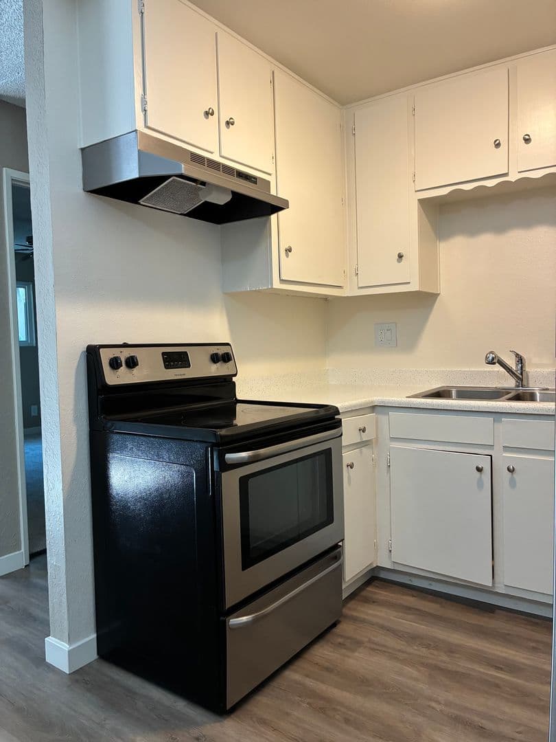 Chula Vista Apartment: 1486 Broadway Ave