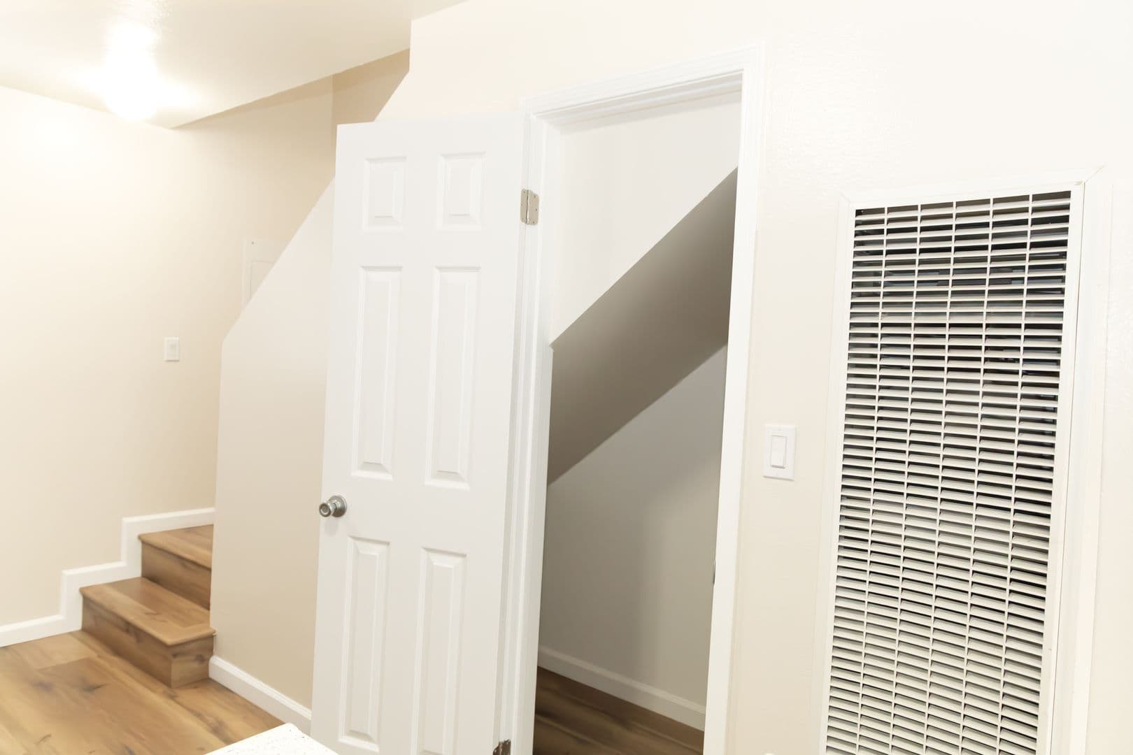 Long Beach Apartment: 3787 E 11th St