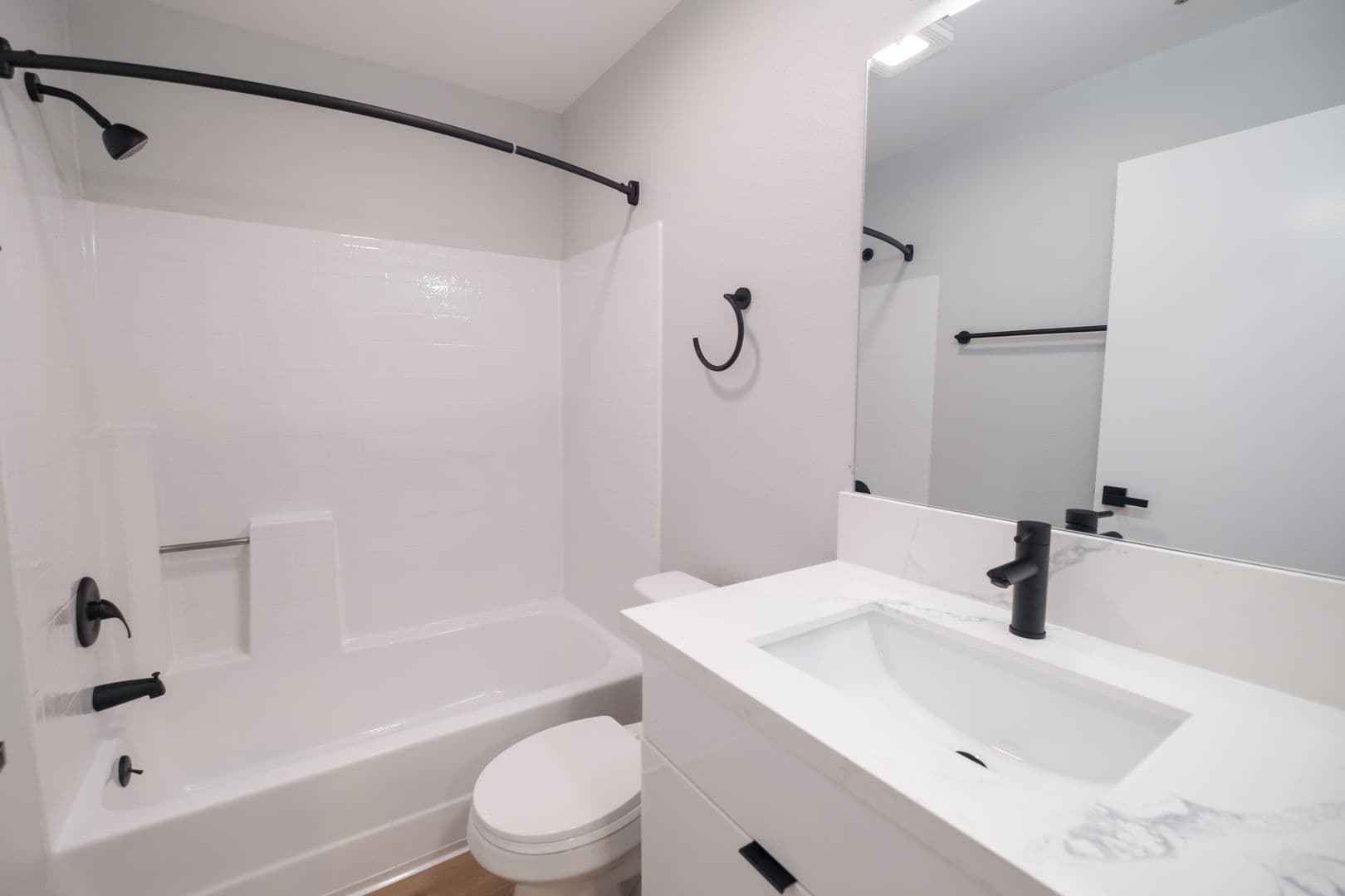 Venice Apartment: 1400 Venice Blvd