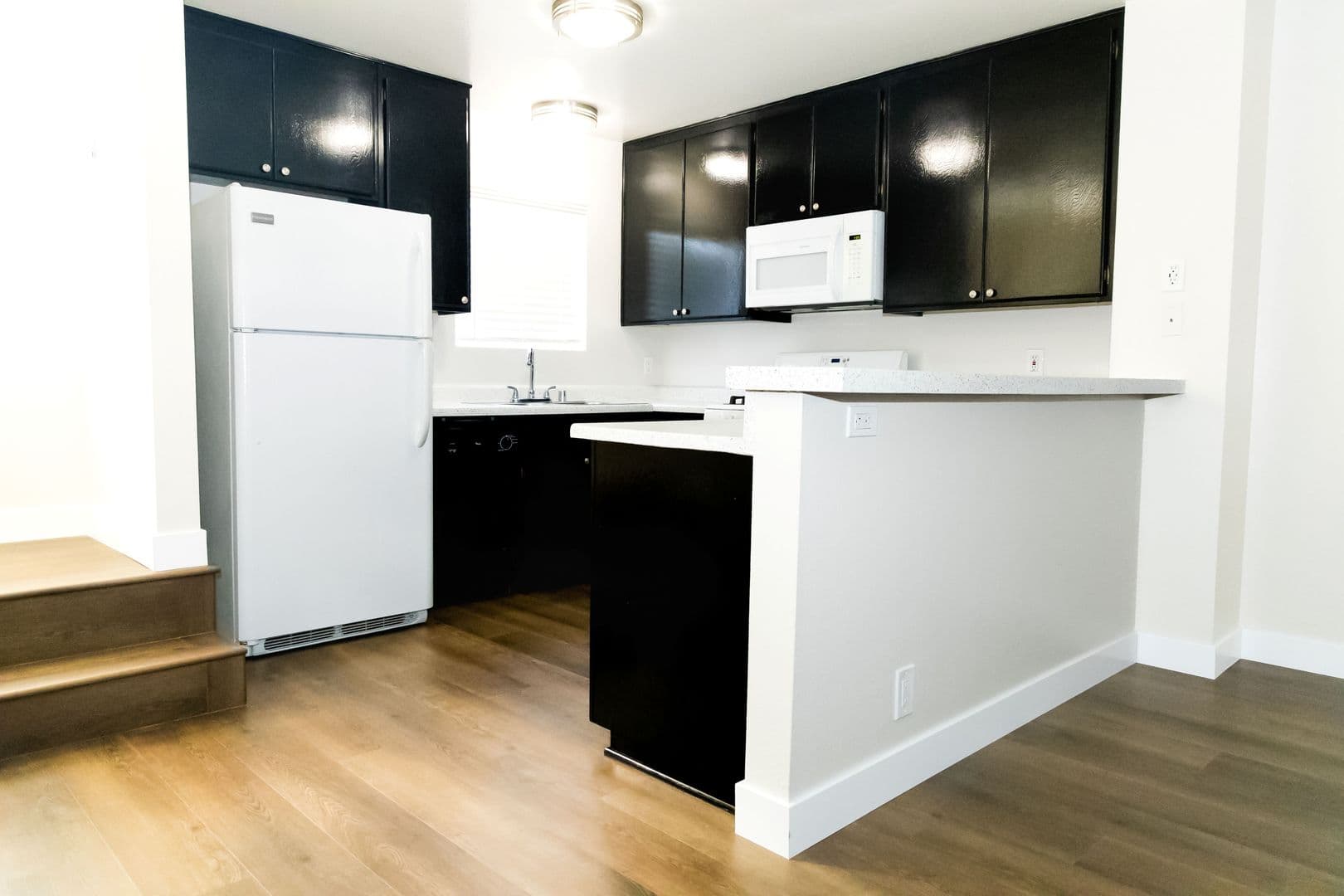 Long Beach Apartment: 3787 E 11th St