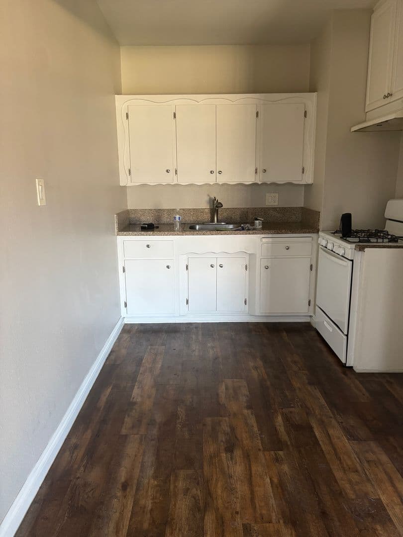 Downey Apartment: 7348-7352 Neo St