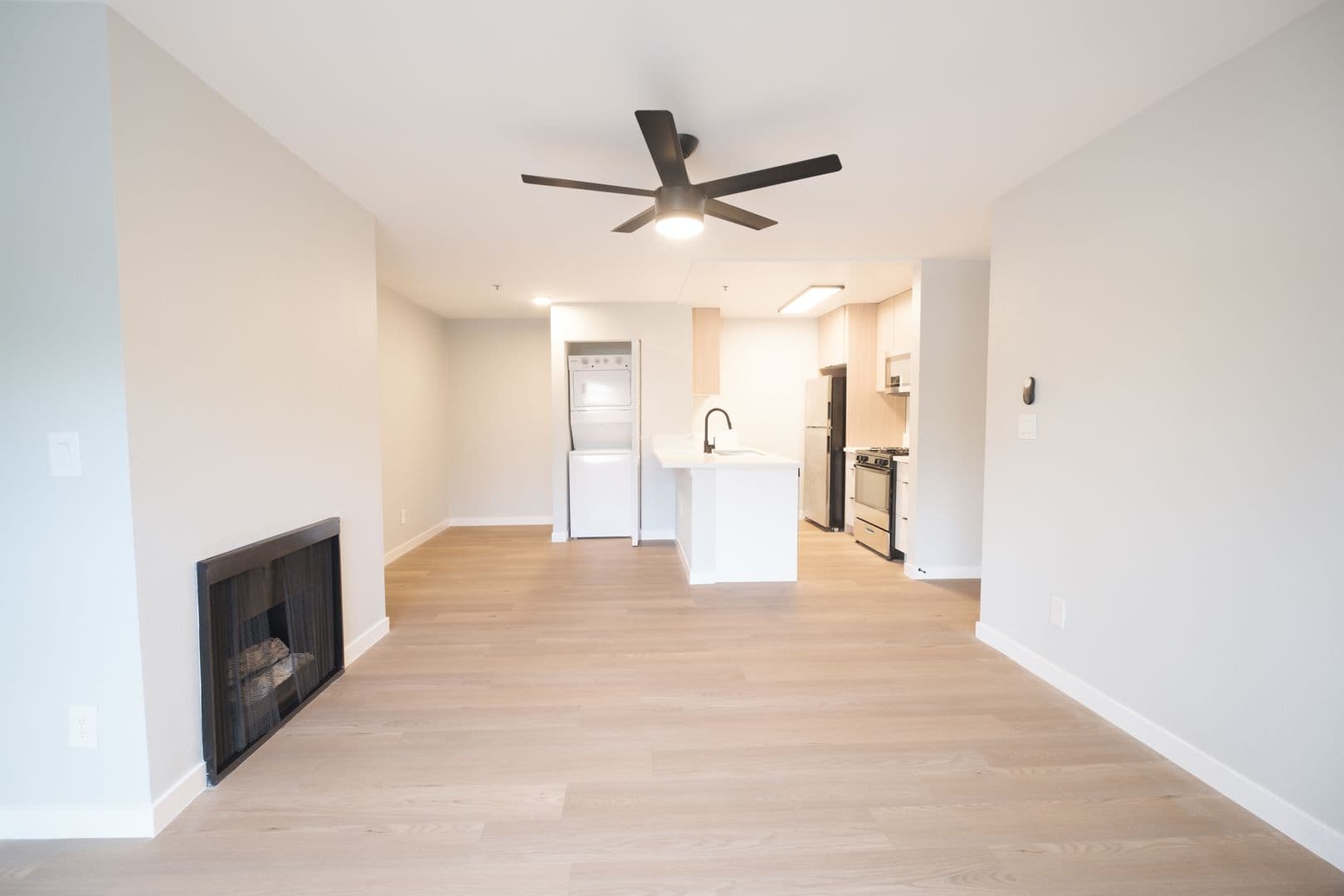 Venice Apartment: 1400 Venice Blvd