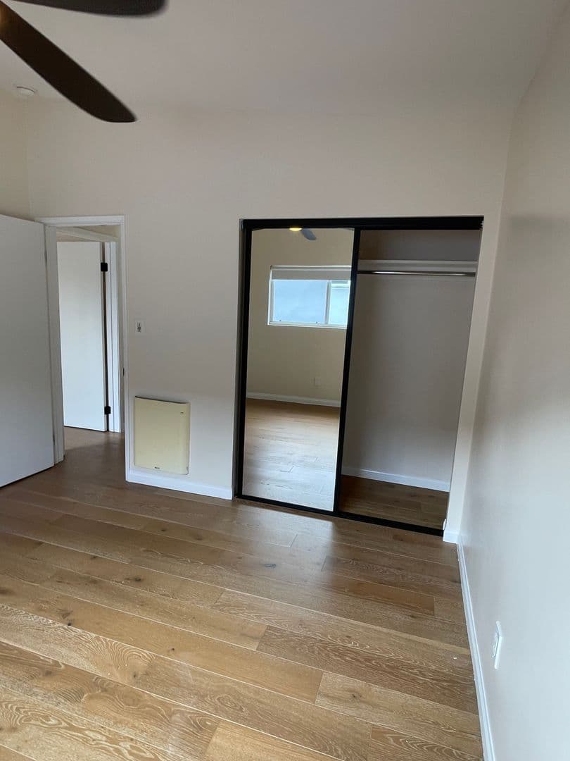 Venice Apartment: 707 - 707 1/2 6th Ave