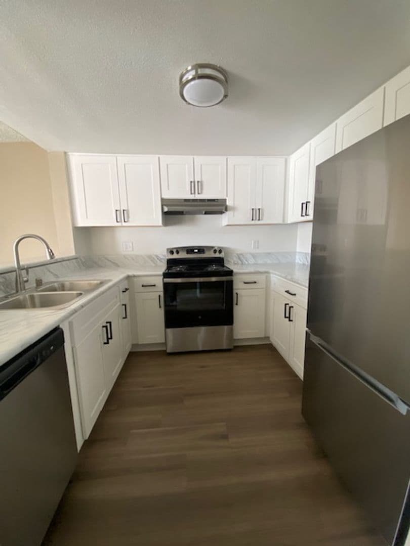 San Diego Apartment: 1587 Oro Vista Road