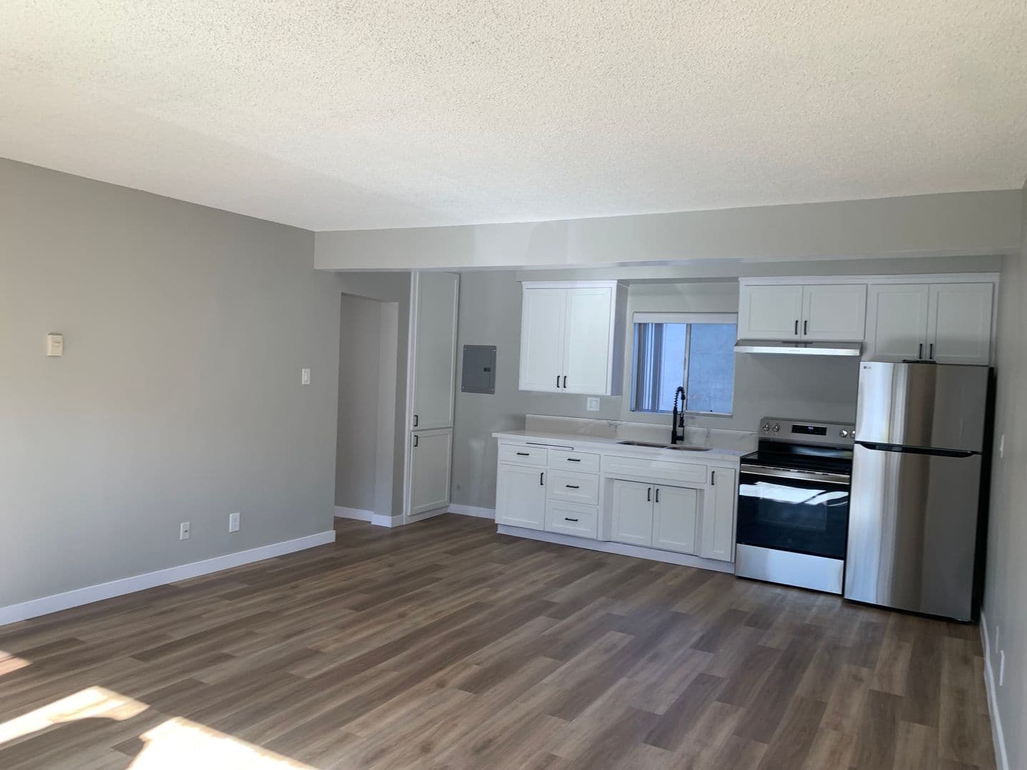 Bellflower Apartment: 9559 Flower St