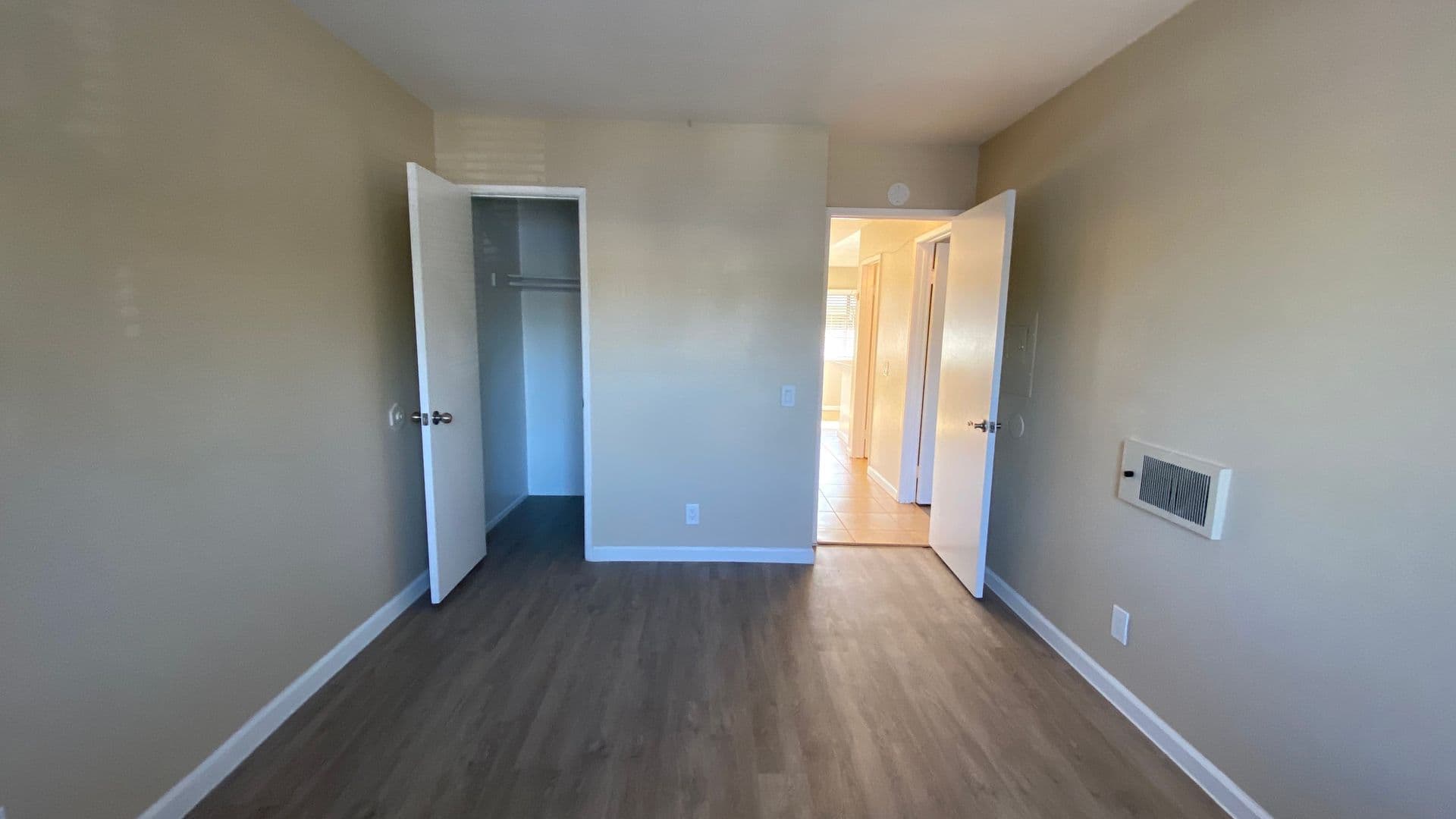 San Diego Apartment: 4960-4970 Auburn Drive