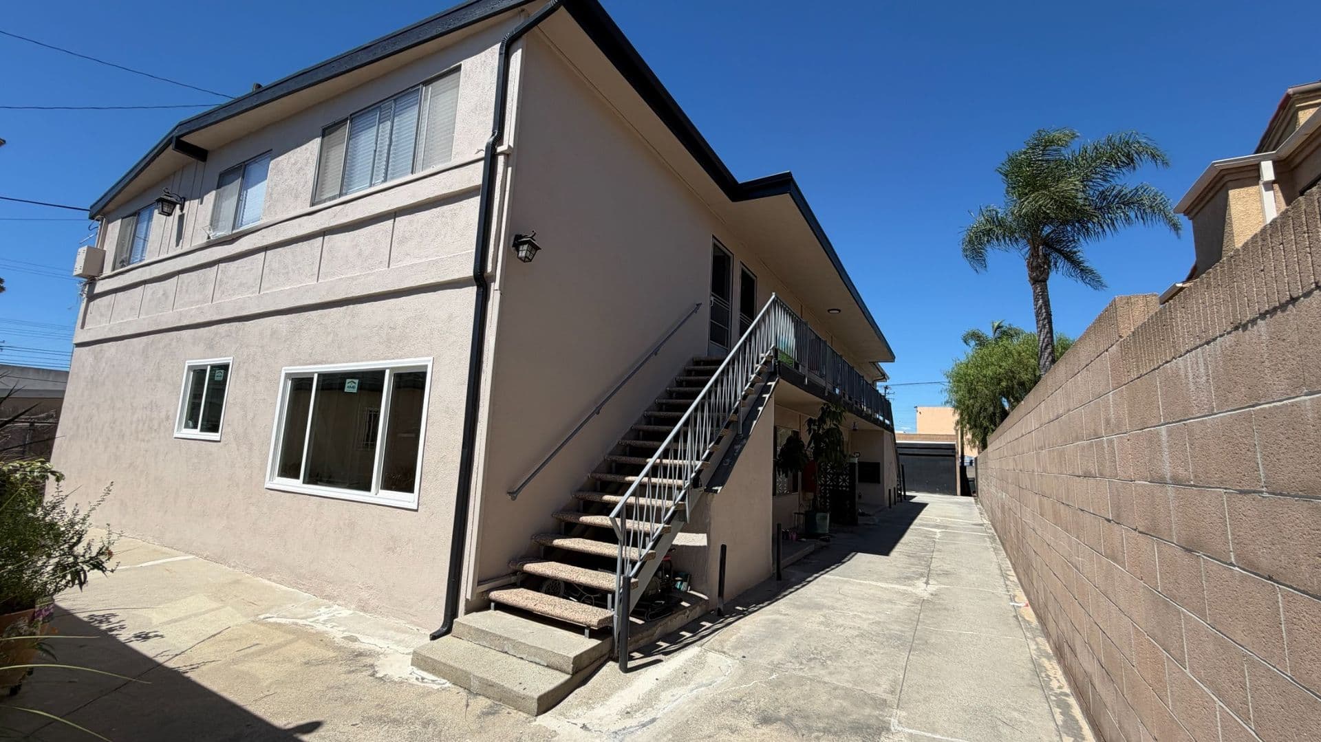 Gardena Apartment: 1481 W 179th St