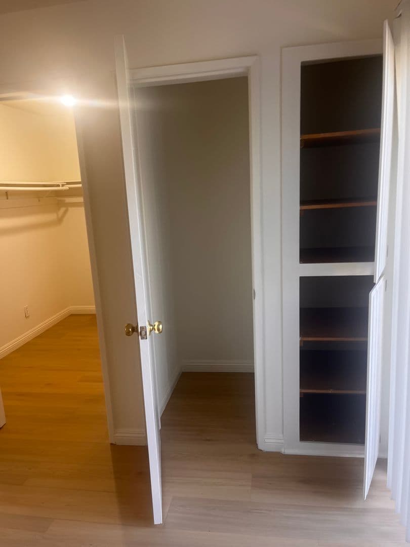 Los Angeles Apartment: 4225 Del Mar Ave