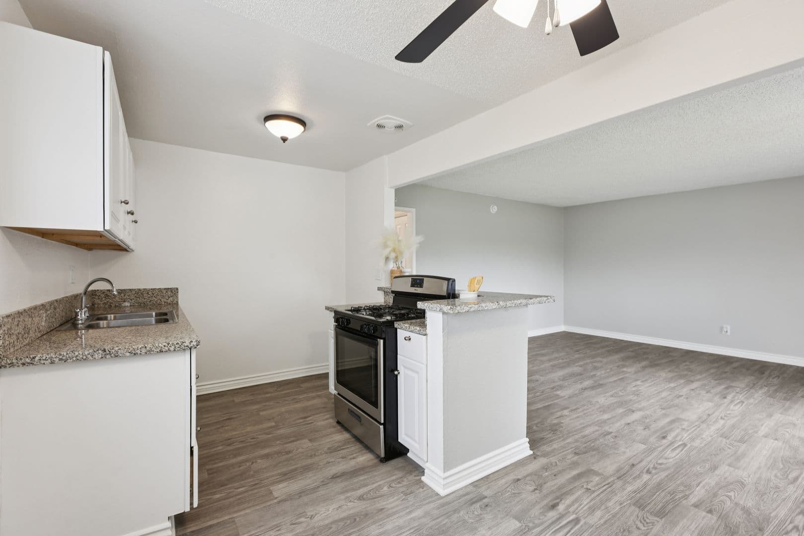 Anaheim Apartment: 145 S Westchester Dr