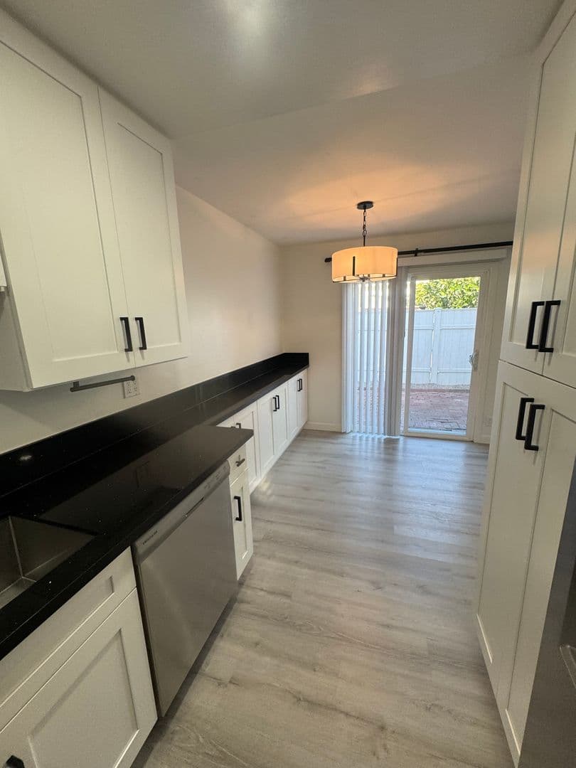 Huntington Beach Apartment: 7681 Ellis Ave