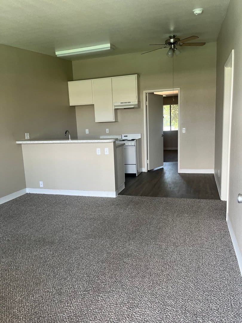 Hemet Apartment: 190 S Yale St - 27