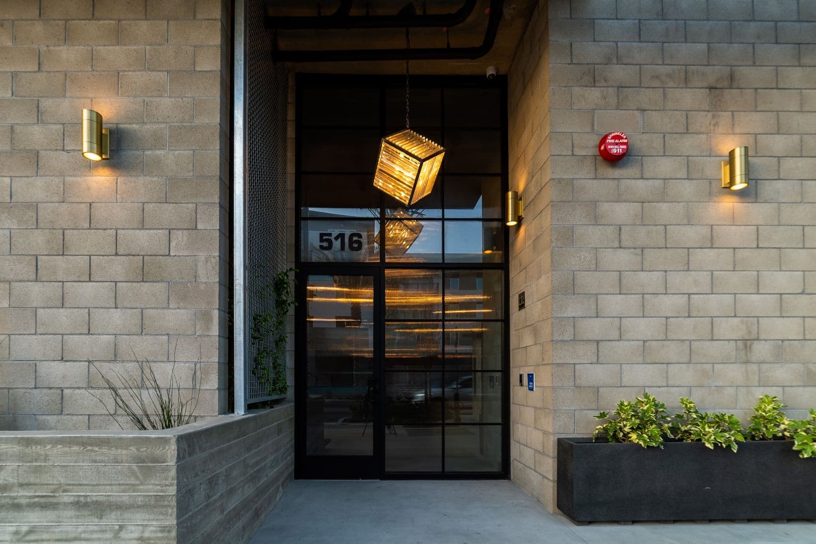 Vista Apartment: 516 S. Santa Fe Avenue