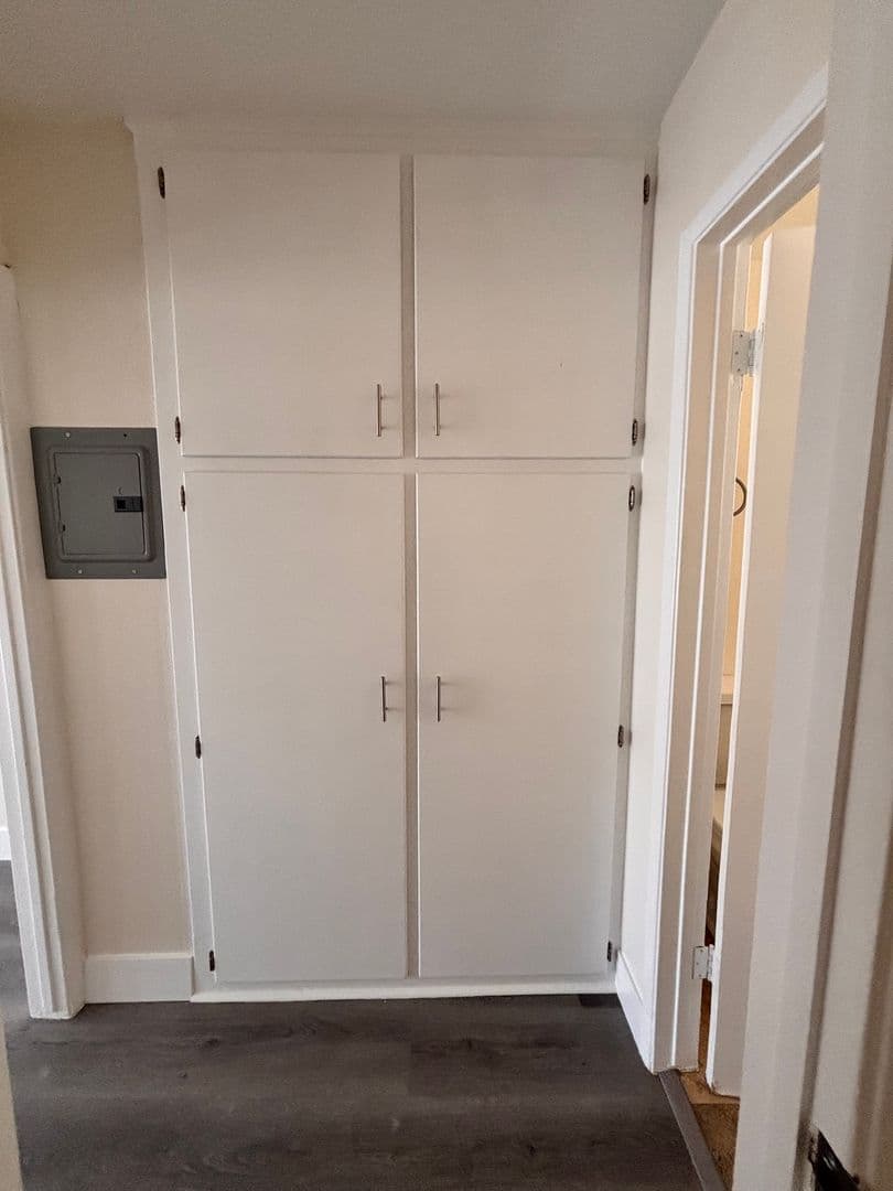 Long Beach Apartment: 1750 Redondo Ave