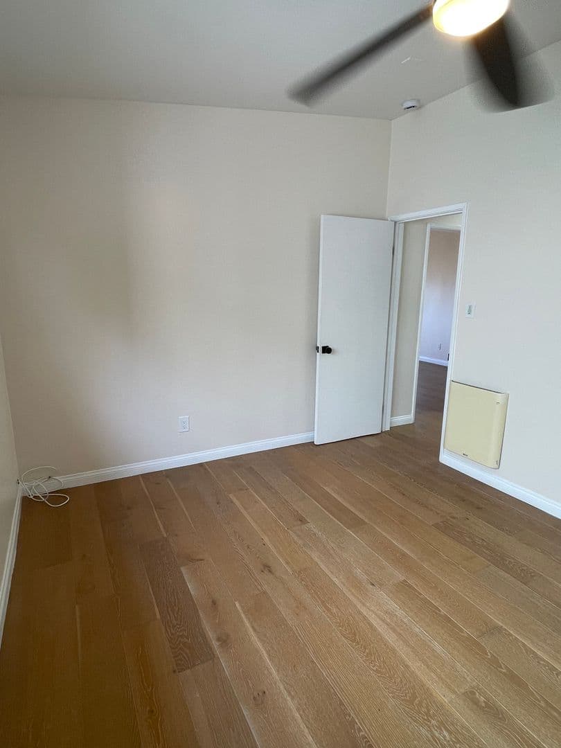 Venice Apartment: 707 - 707 1/2 6th Ave