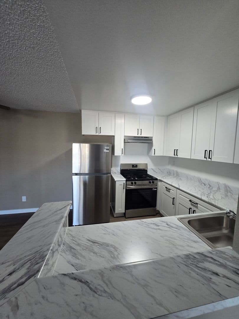 Chula Vista Apartment: 652 Moss St
