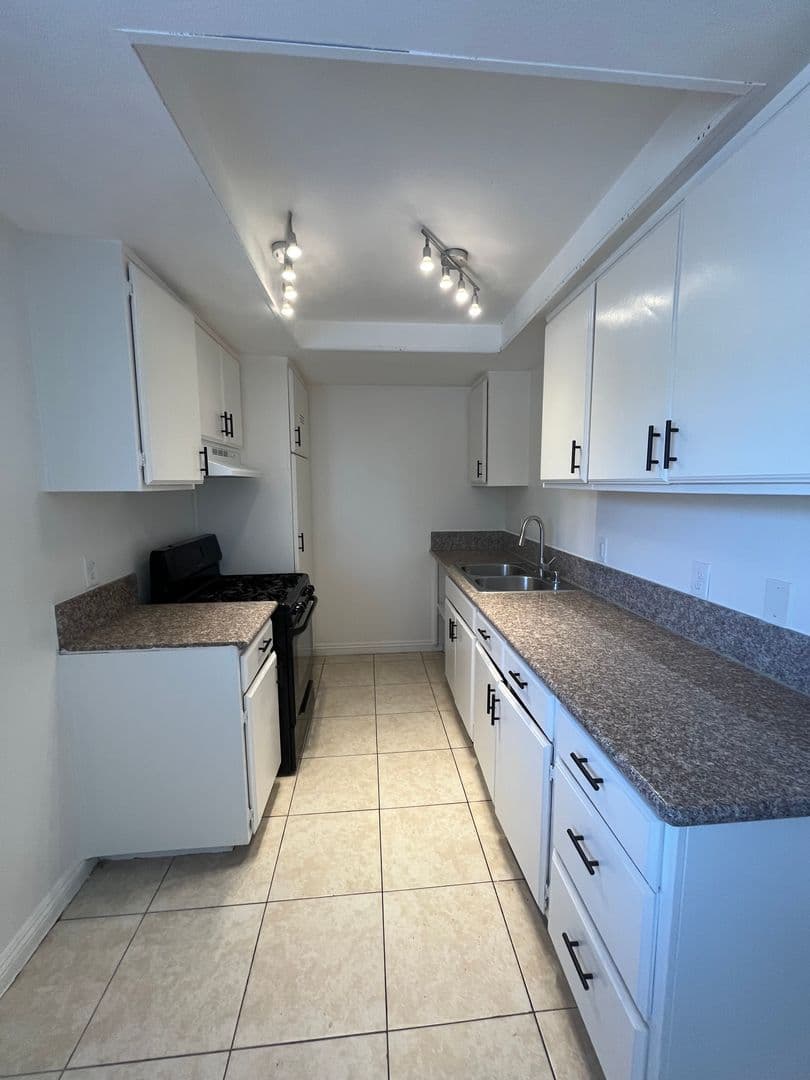 Moreno Valley Apartment: 24271 Webster Ave